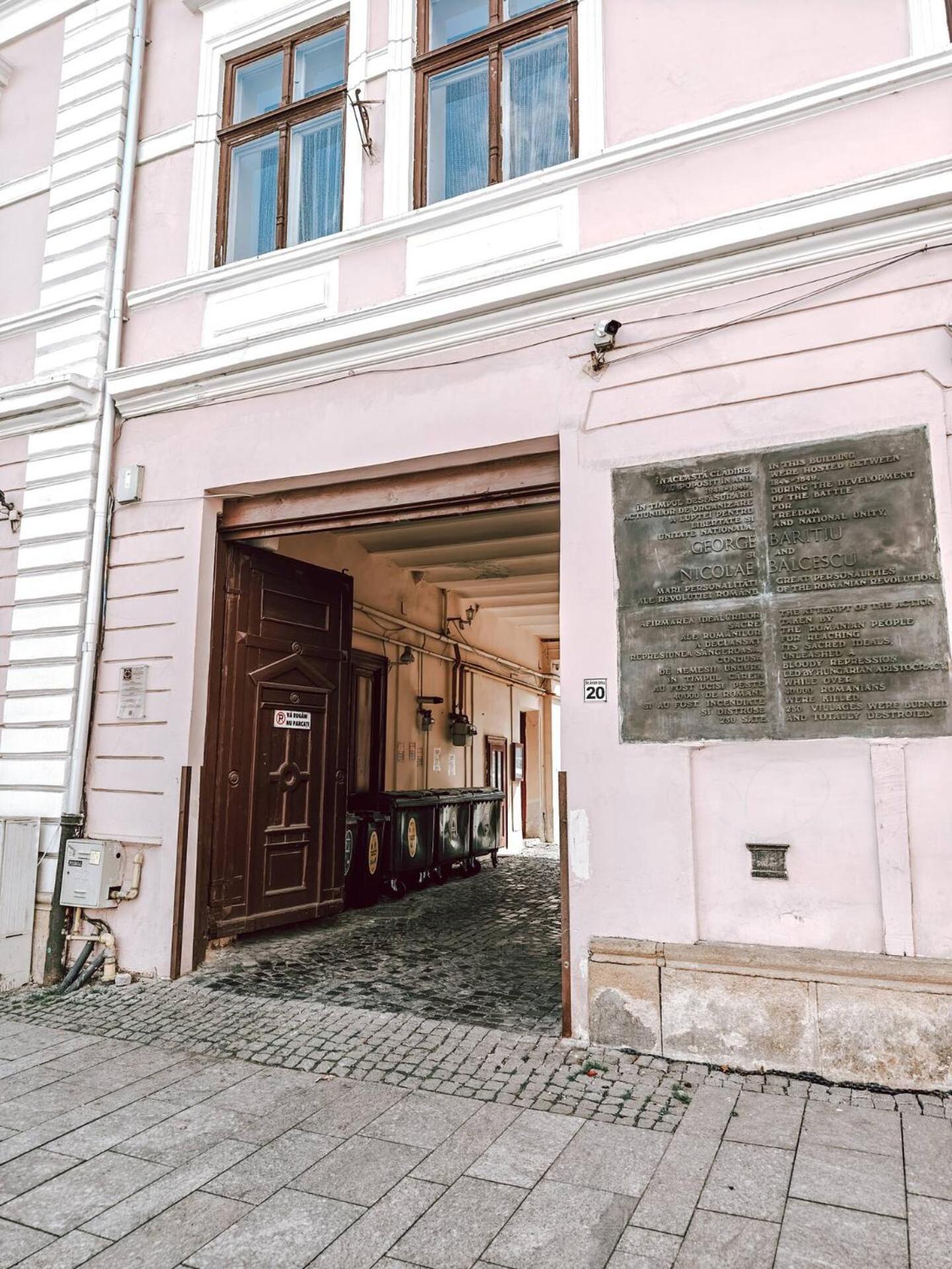 Berindei Studio - City Center - Private Parking Cluj-Napoca Exterior photo
